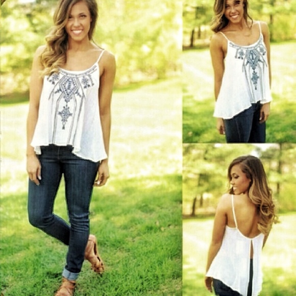 Easy Breezy-Embroidered flowy gauze top - Picture 4 of 4